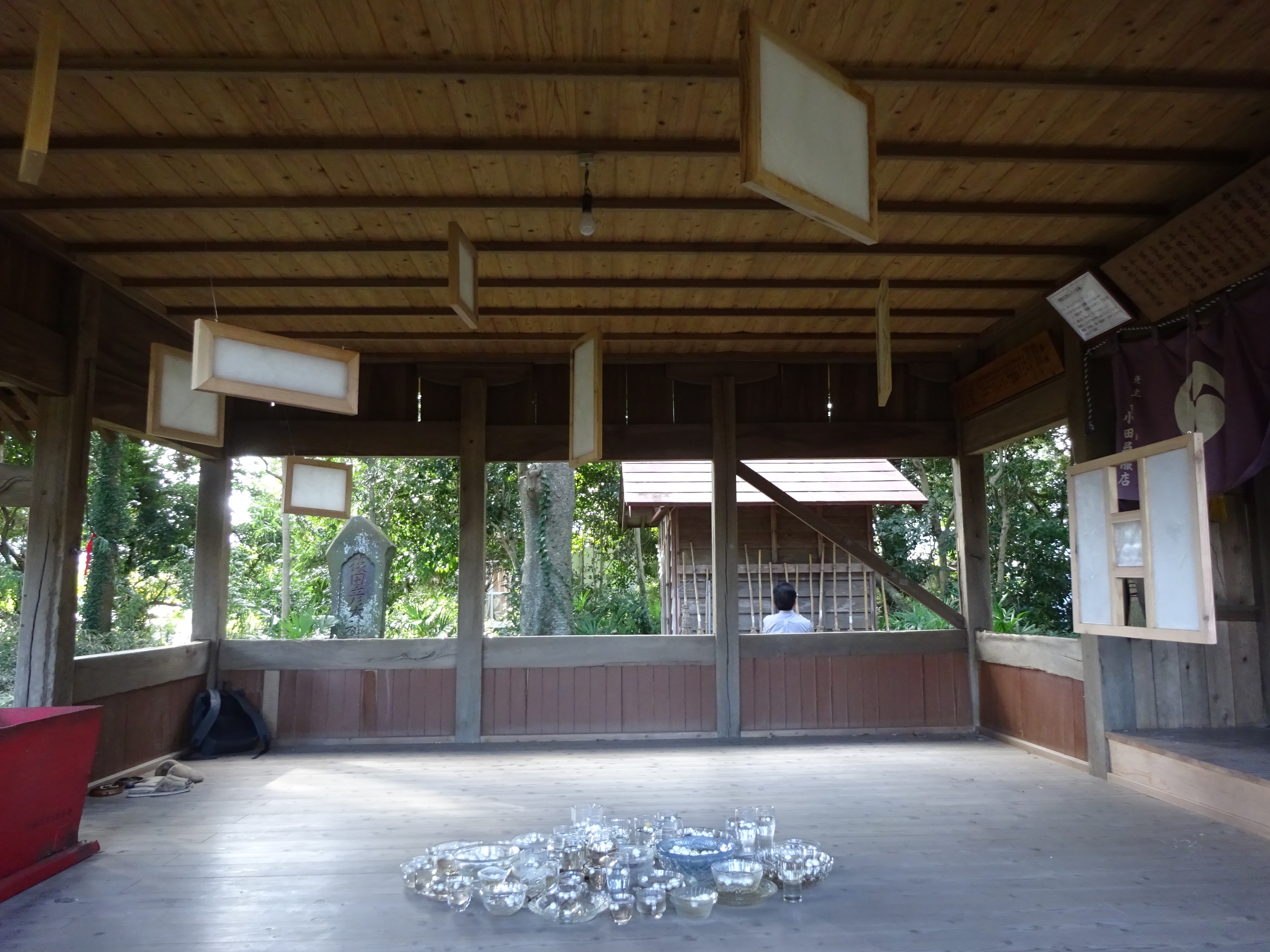 粟野名神社での展示の様子 粟野名神社での展示の様子